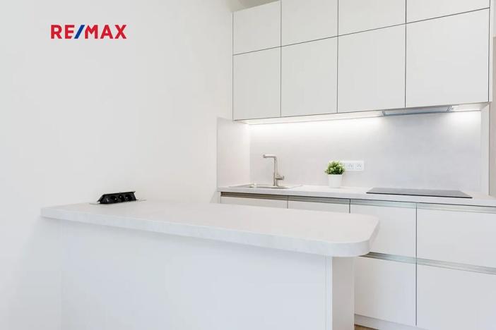 Pronájem bytu 1+kk, Praha - Žižkov, Šrámkové, 36 m2