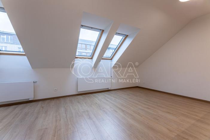 Pronájem bytu 2+kk, Praha - Karlín, Křižíkova, 49 m2