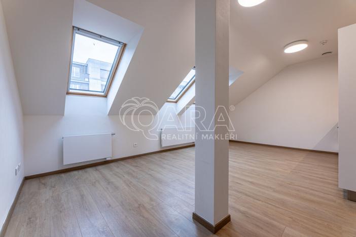 Pronájem bytu 2+kk, Praha - Karlín, Křižíkova, 49 m2