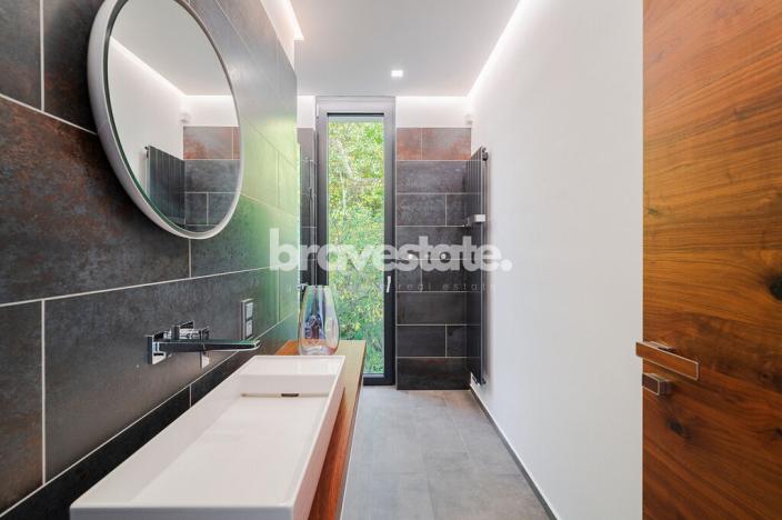 Prodej komerční, Praha - Karlín, Pernerova, 335 m2