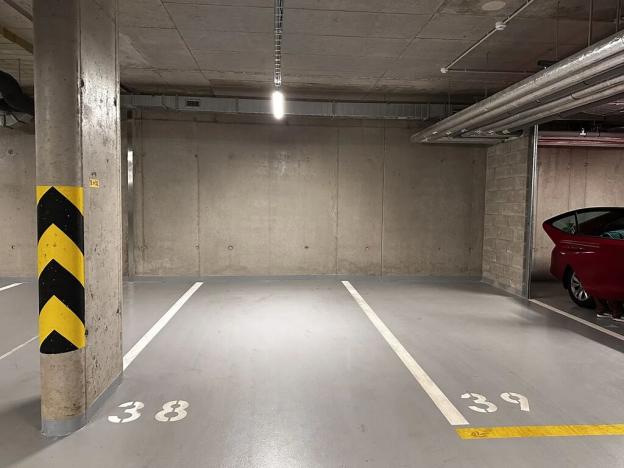 Pronájem garážového stání, Praha, 16 m2