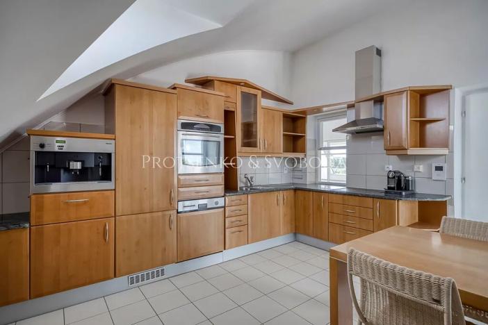 Prodej ordinace, Křižanov, Benešovo náměstí, 530 m2