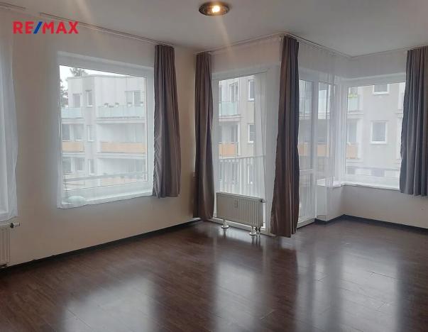Pronájem bytu 1+kk, Velký Osek, U hřiště, 39 m2