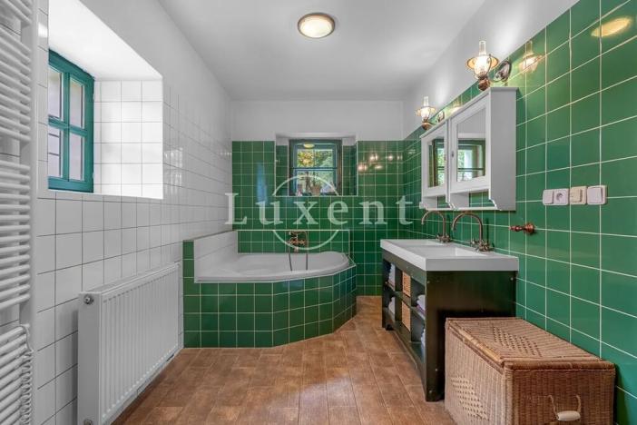 Prodej komerční nemovitosti, Stříbrná Skalice, 1700 m2