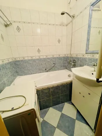Prodej bytu 3+1, Karlovy Vary, Šumavská, 66 m2