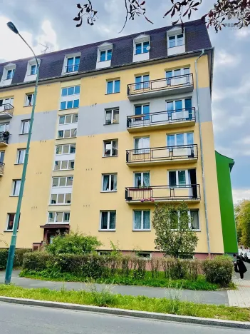 Prodej bytu 3+1, Karlovy Vary, Šumavská, 66 m2
