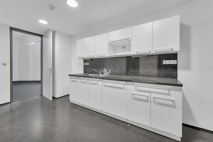 Pronájem kanceláře, Praha - Holešovice, Jankovcova, 226 m2