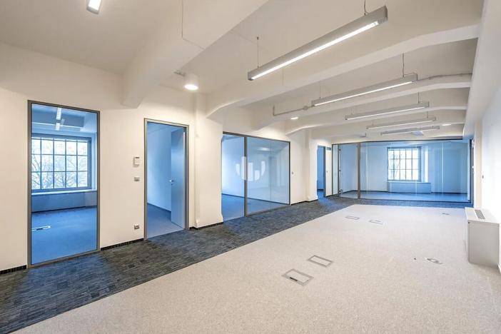 Pronájem kanceláře, Praha - Holešovice, Jankovcova, 237 m2