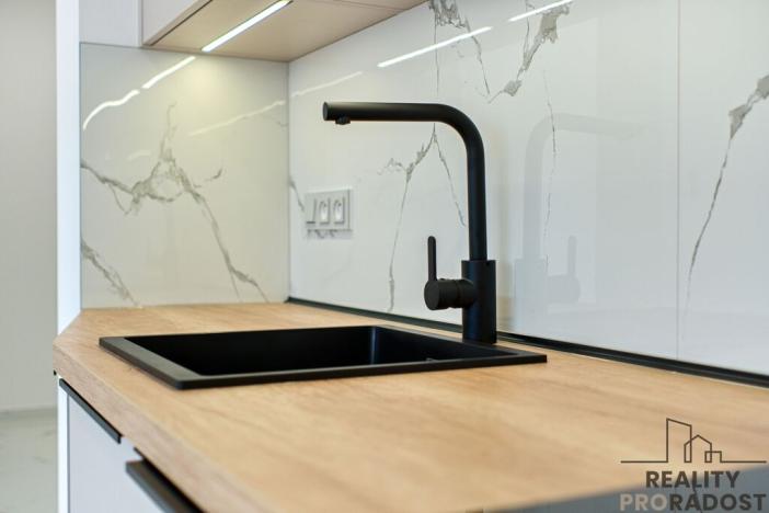 Prodej bytu 2+kk, Ostrava - Poruba, Vietnamská, 41 m2