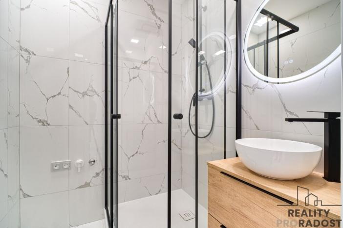 Prodej bytu 2+kk, Ostrava - Poruba, Vietnamská, 41 m2