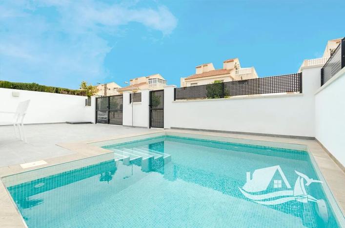 Prodej vily, Torrevieja, Španělsko, 95 m2