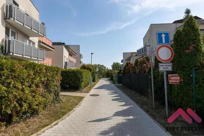 Pronájem bytu 3+kk, Praha - Dolní Měcholupy, V osikách, 74 m2