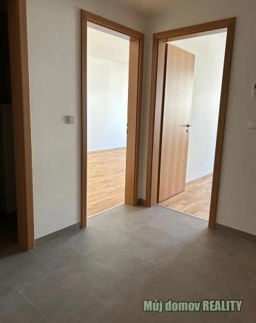 Pronájem bytu 2+kk, Praha - Vysočany, Smržových, 52 m2