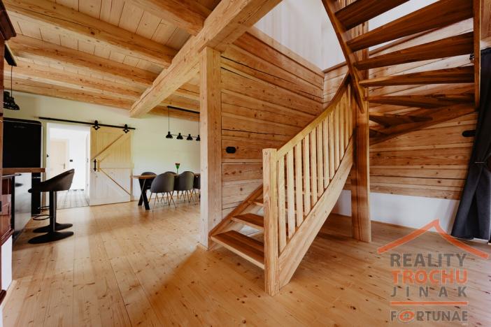 Prodej rodinného domu, Lužany, 425 m2