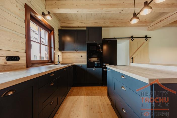 Prodej rodinného domu, Lužany, 425 m2