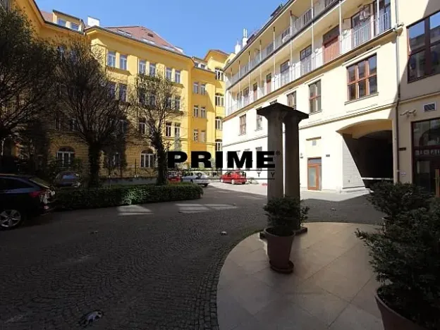 Pronájem kanceláře, Praha - Smíchov, Štefánikova, 70 m2