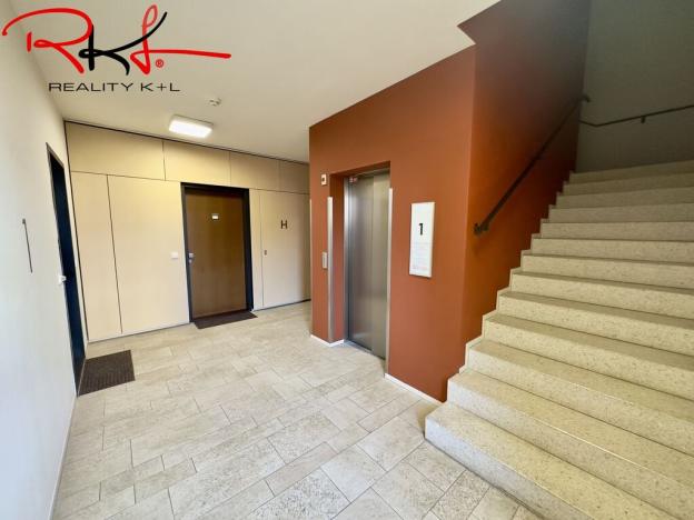 Pronájem bytu 2+kk, Praha, Baarova, 59 m2