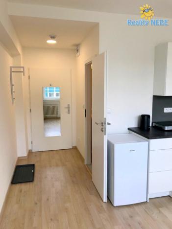 Pronájem bytu 1+kk, Praha - Jinonice, Peroutkova, 18 m2