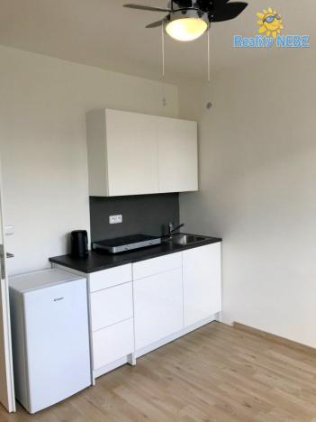 Pronájem bytu 1+kk, Praha - Jinonice, Peroutkova, 18 m2