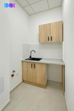 Pronájem kanceláře, Třinec, nám. Svobody, 61 m2