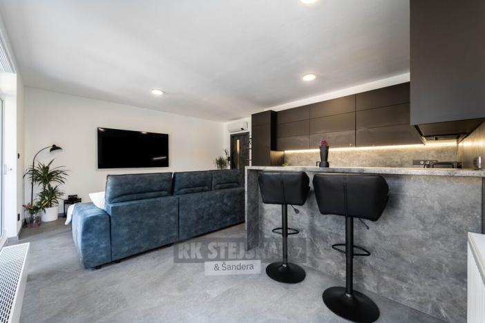 Pronájem bytu 2+kk, Hluboká nad Vltavou, U Parku, 69 m2