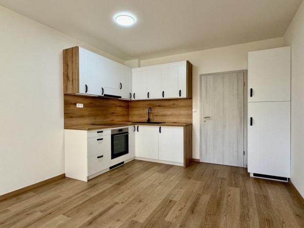 Pronájem bytu 1+kk, Zlín, Nad Stráněmi, 28 m2