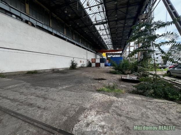 Pronájem komerčního pozemku, Praha - Vysočany, Lisabonská, 1900 m2