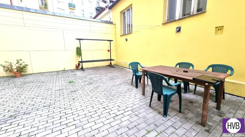 Pronájem bytu 1+kk, Praha, Holandská, 30 m2