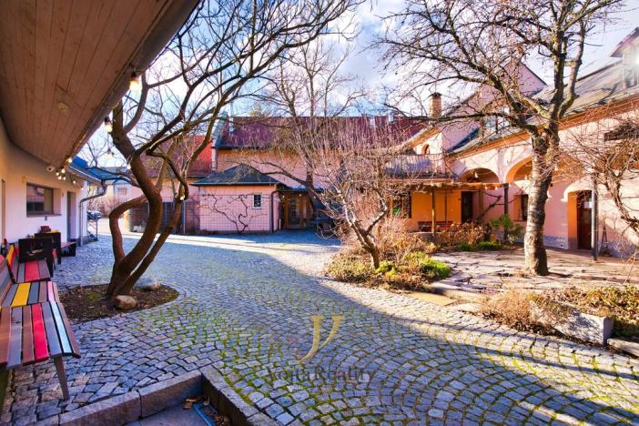 Prodej výrobních prostor, Olomouc - Chomoutov, Dalimilova, 1074 m2