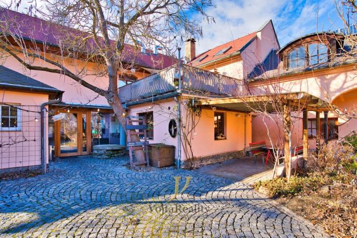 Prodej výrobních prostor, Olomouc - Chomoutov, Dalimilova, 1074 m2