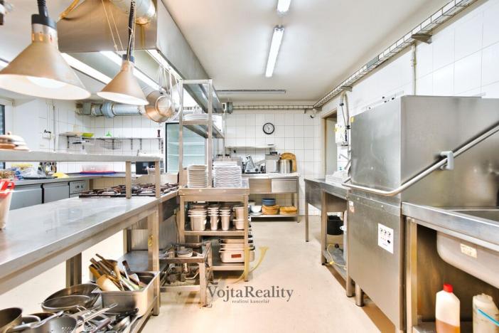 Prodej výrobních prostor, Olomouc - Chomoutov, Dalimilova, 1074 m2