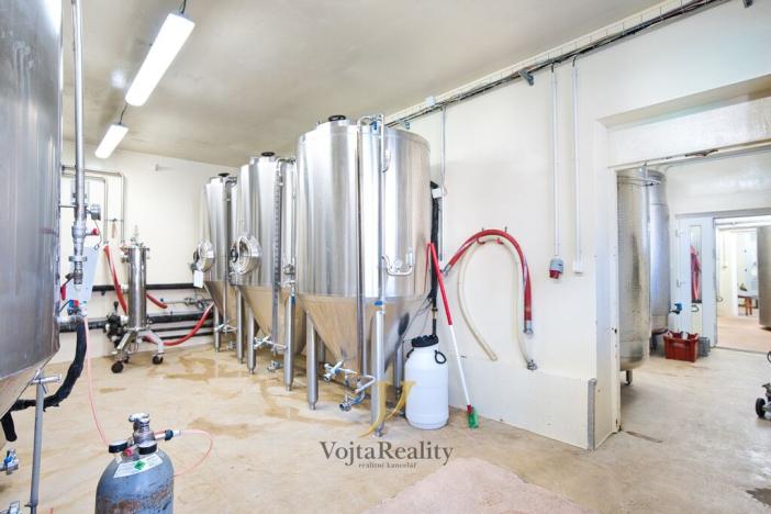 Prodej výrobních prostor, Olomouc - Chomoutov, Dalimilova, 1074 m2