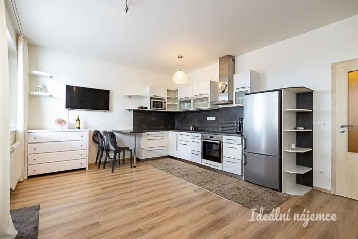 Pronájem bytu 1+kk, Praha - Kyje, Sicherova, 31 m2