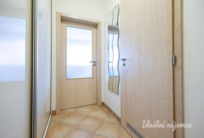 Pronájem bytu 1+kk, Praha - Kyje, Sicherova, 31 m2