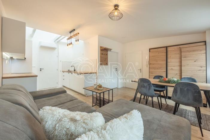 Prodej bytu 2+kk, Praha - Smíchov, Holubova, 48 m2