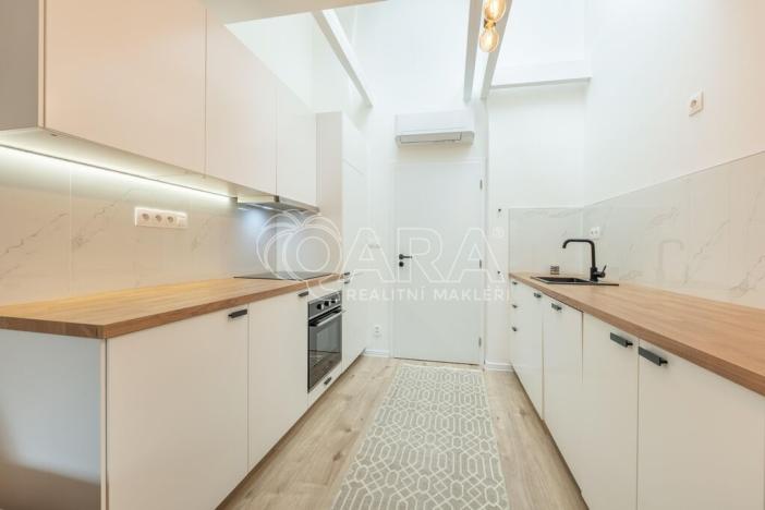 Prodej bytu 2+kk, Praha - Smíchov, Holubova, 48 m2