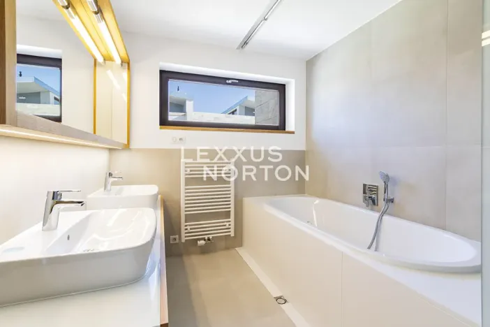 Prodej rodinného domu, Praha - Libuš, V Hrobech, 285 m2