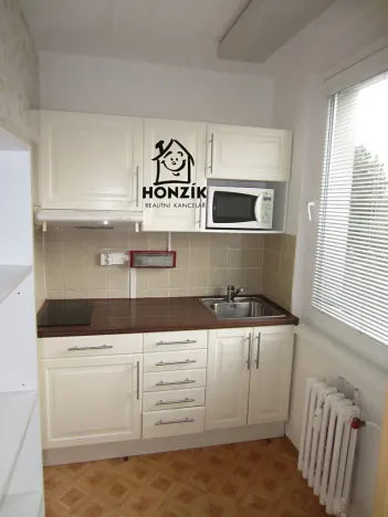 Pronájem bytu 1+kk, Praha - Háje, Matúškova, 29 m2
