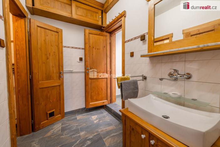 Prodej obchodního prostoru, Mladá Boleslav - Mladá Boleslav III, Viničná, 107 m2