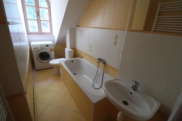 Pronájem bytu 2+1, Karlovy Vary, Pod Jelením skokem, 59 m2