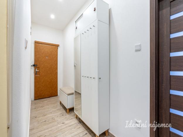 Pronájem bytu 1+1, Praha - Vršovice, Oblouková, 44 m2