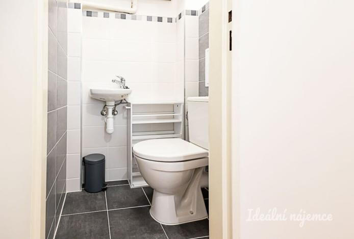 Pronájem bytu 4+kk, Praha - Podolí, Jeremenkova, 94 m2