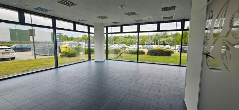 Pronájem obchodního prostoru, Praha - Horní Počernice, Sezemická, 312 m2