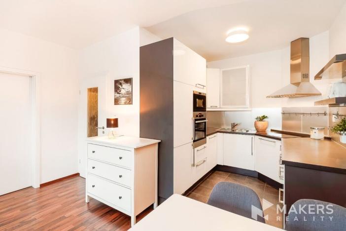 Pronájem bytu 2+kk, Praha - Žižkov, Biskupcova, 54 m2