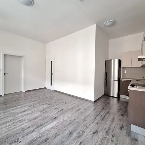 Pronájem bytu 2+kk, Praha - Holešovice, Na Maninách, 46 m2