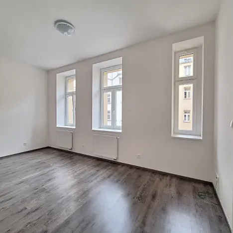 Pronájem bytu 2+kk, Praha - Holešovice, Na Maninách, 46 m2