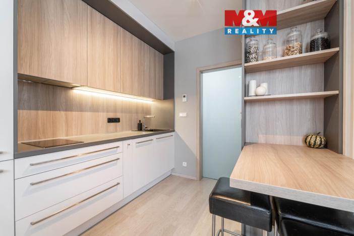 Prodej bytu 1+kk, Praha - Uhříněves, Oty Bubeníčka, 32 m2