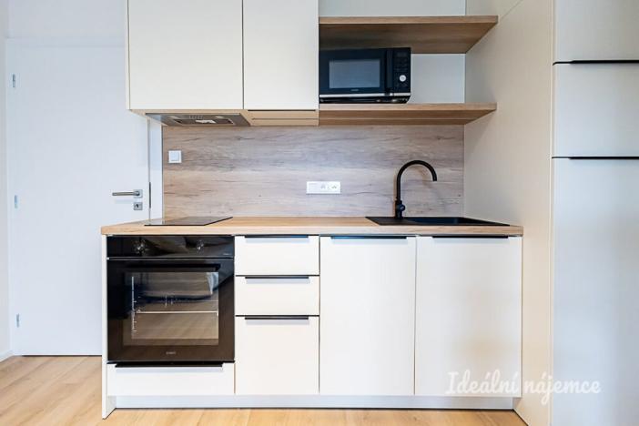 Pronájem bytu 1+kk, Praha - Záběhlice, Za návsí, 29 m2