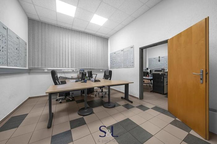 Prodej výrobních prostor, Milovice, Italská, 1819 m2