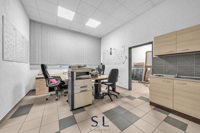 Prodej výrobních prostor, Milovice, Italská, 1819 m2